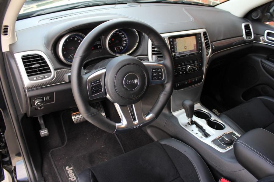  Jeep Grand Cherokee SRT8 2012 года  (фото 37 из 186)